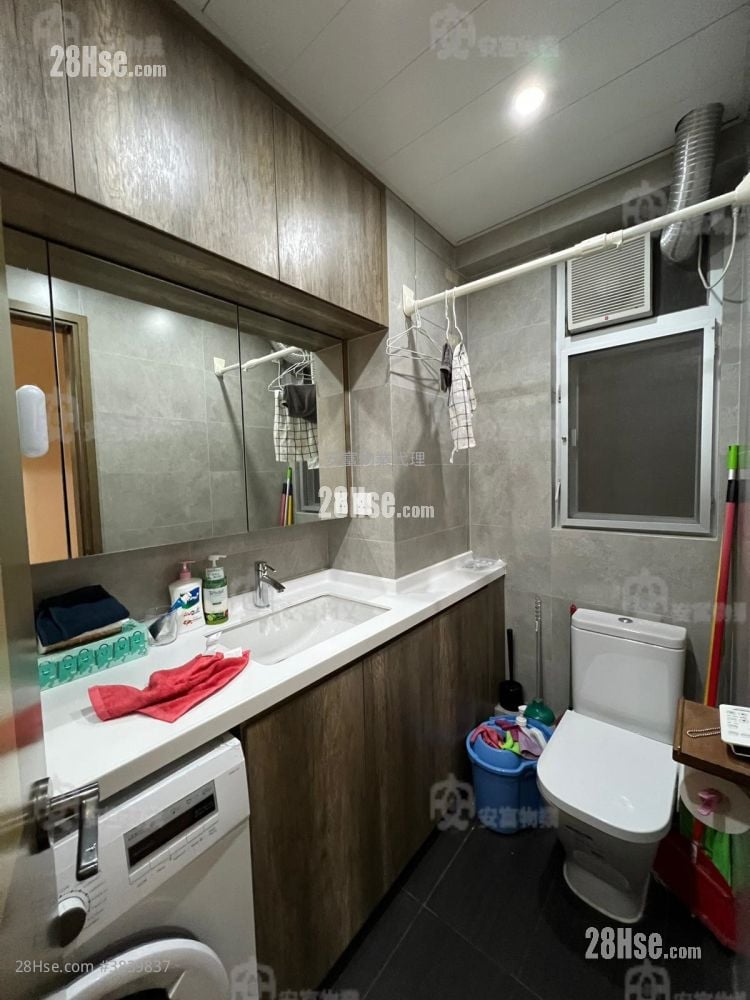 Eightland Gardens Sell 2 Bedrooms , 1 Bathroom 431 ft²