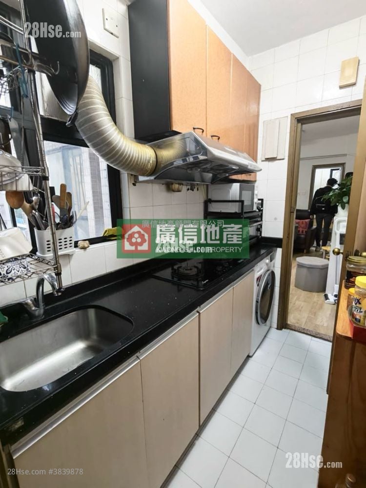 Tak Cheong Court Sell 2 Bedrooms , 1 Bathroom 354 ft²