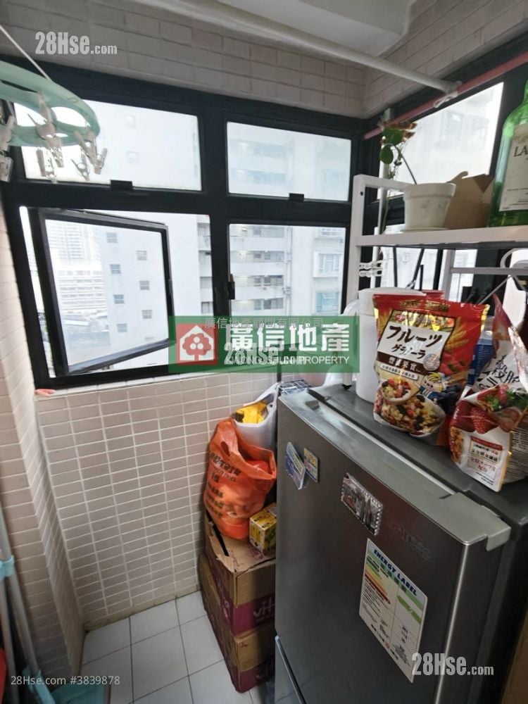 Tak Cheong Court Sell 2 Bedrooms , 1 Bathroom 354 ft²