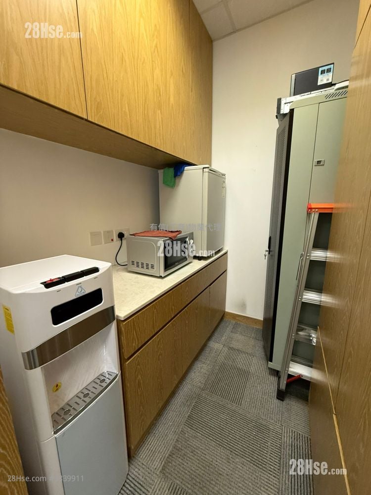 Global Gateway Tower Rental 984 ft²