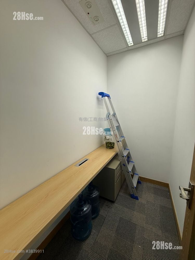 Global Gateway Tower Rental 984 ft²