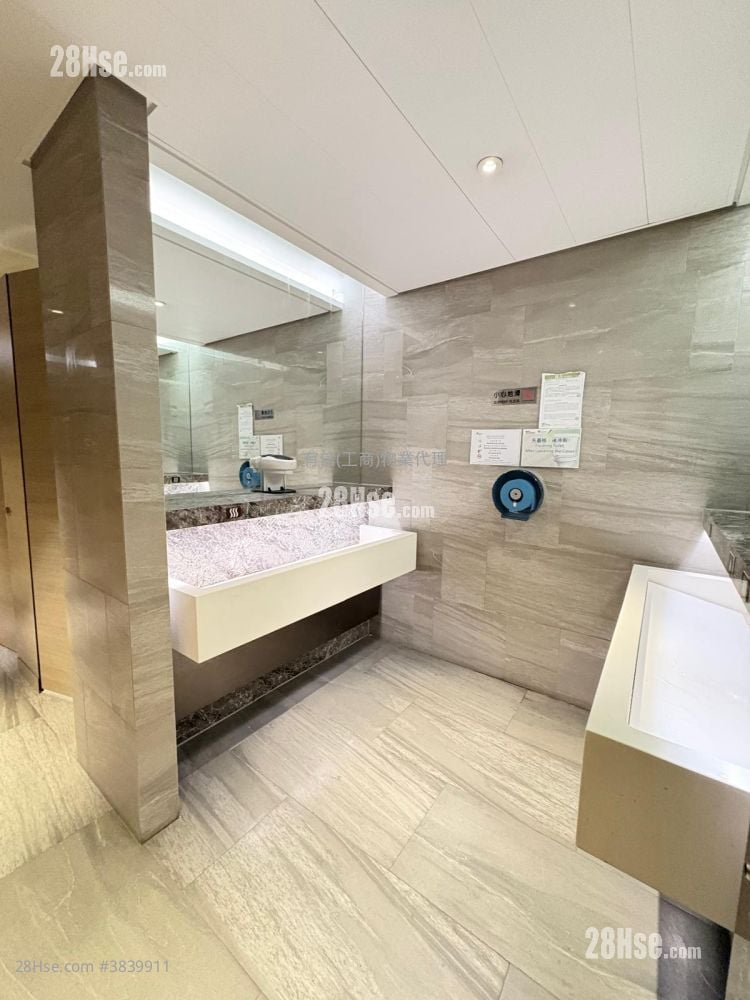 Global Gateway Tower Rental 984 ft²