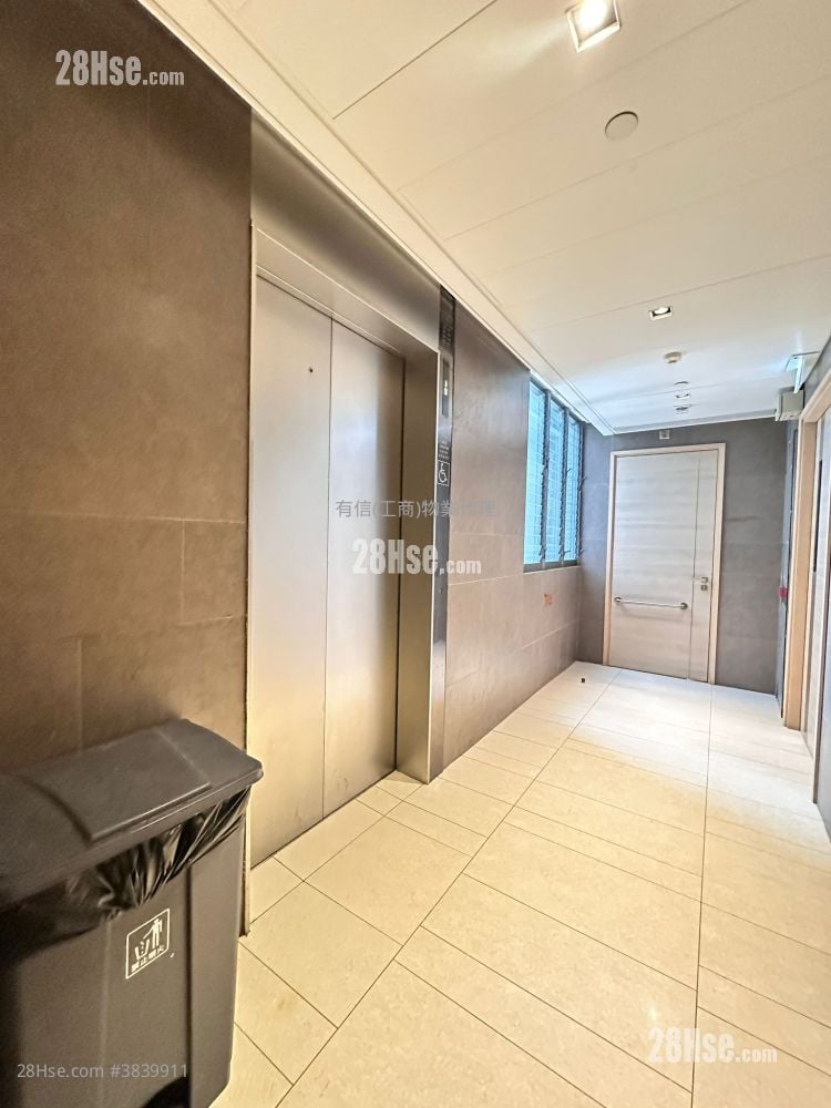 Global Gateway Tower Rental 984 ft²