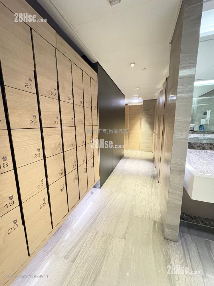 Global Gateway Tower Rental 984 ft²