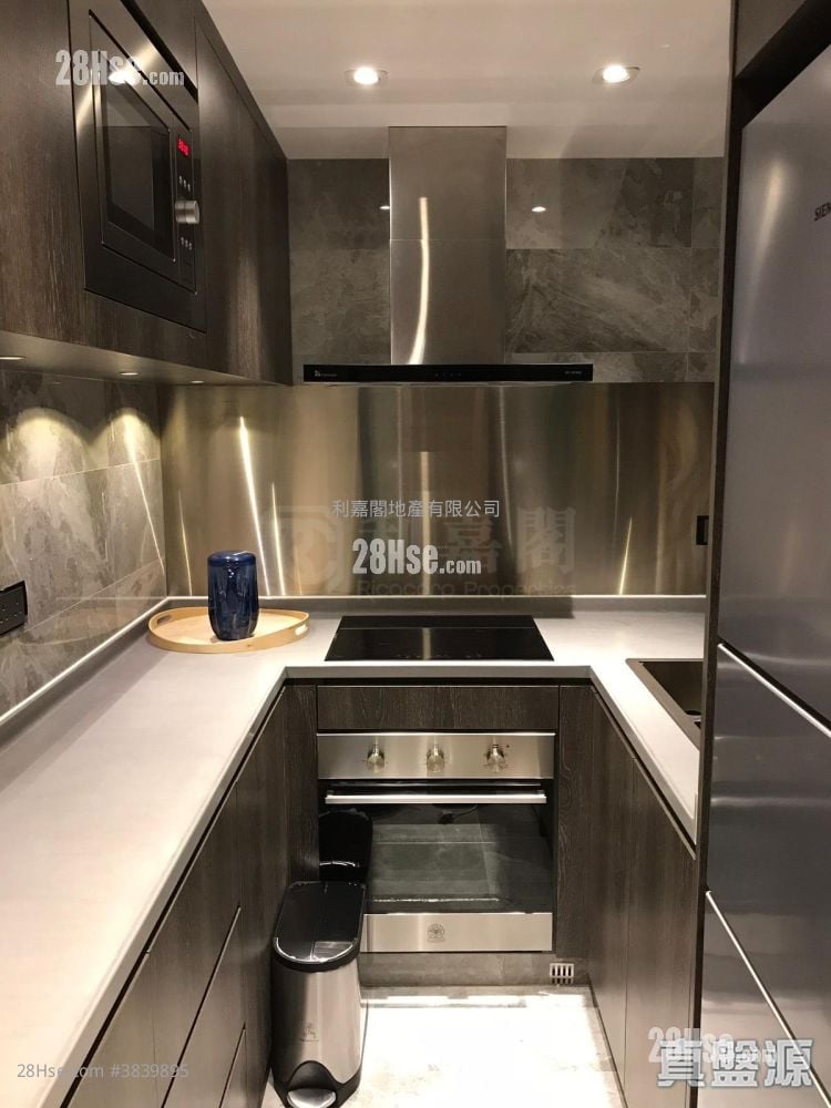 Skyview Cliff Sell 3 Bedrooms , 2 Bathrooms 883 ft²
