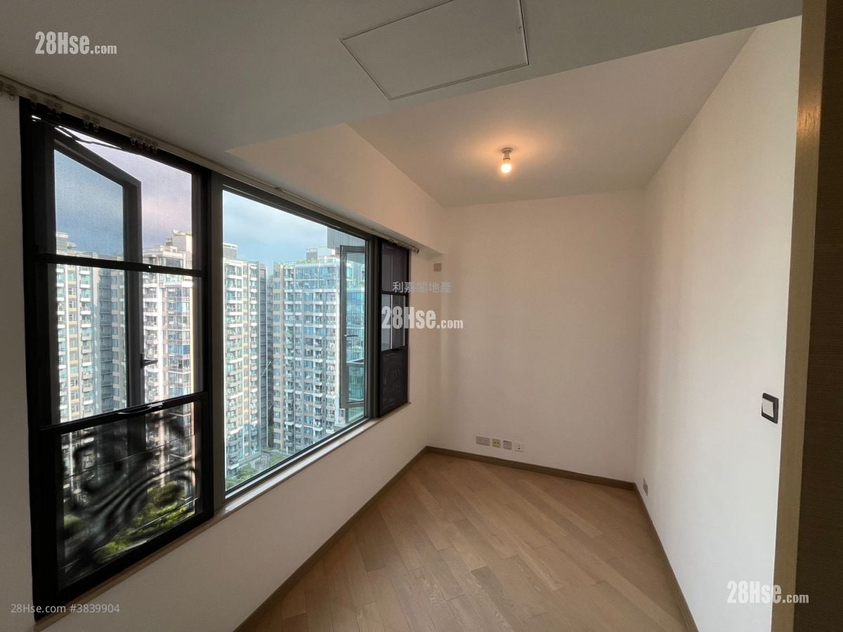 St Martin Sell 2 Bedrooms , 1 Bathroom 452 ft²