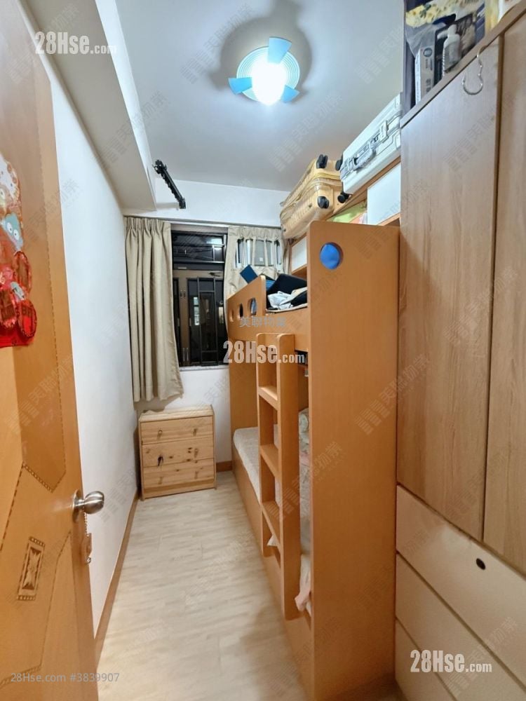 Kwai Chung Building Sell 3 Bedrooms , 1 Bathroom 388 ft²