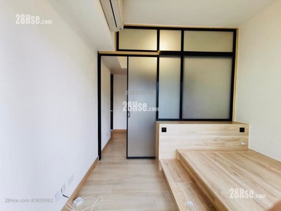 Victoria Skye Sell Studio , 1 Bathroom 273 ft²