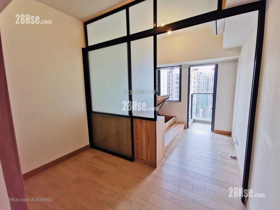 Victoria Skye Sell Studio , 1 Bathroom 273 ft²