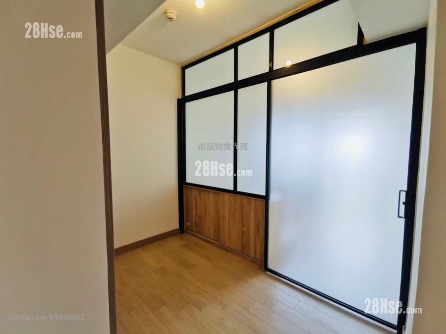 Victoria Skye Sell Studio , 1 Bathroom 273 ft²