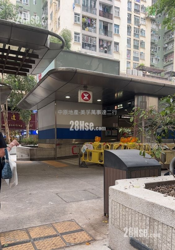 Mei Foo Sun Chuen Sell 3 Bedrooms 748 ft²