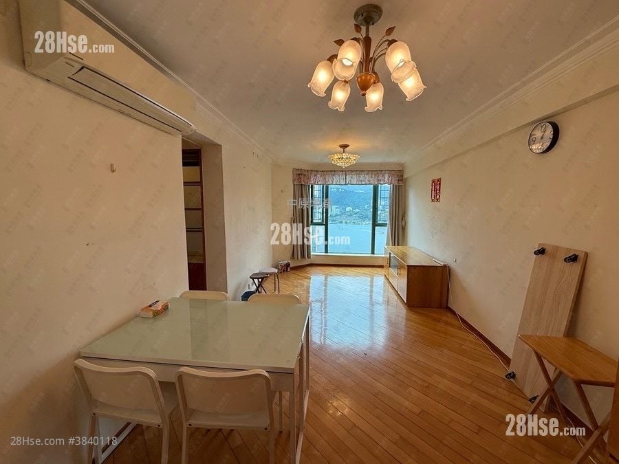 living room: 簡潔大廳