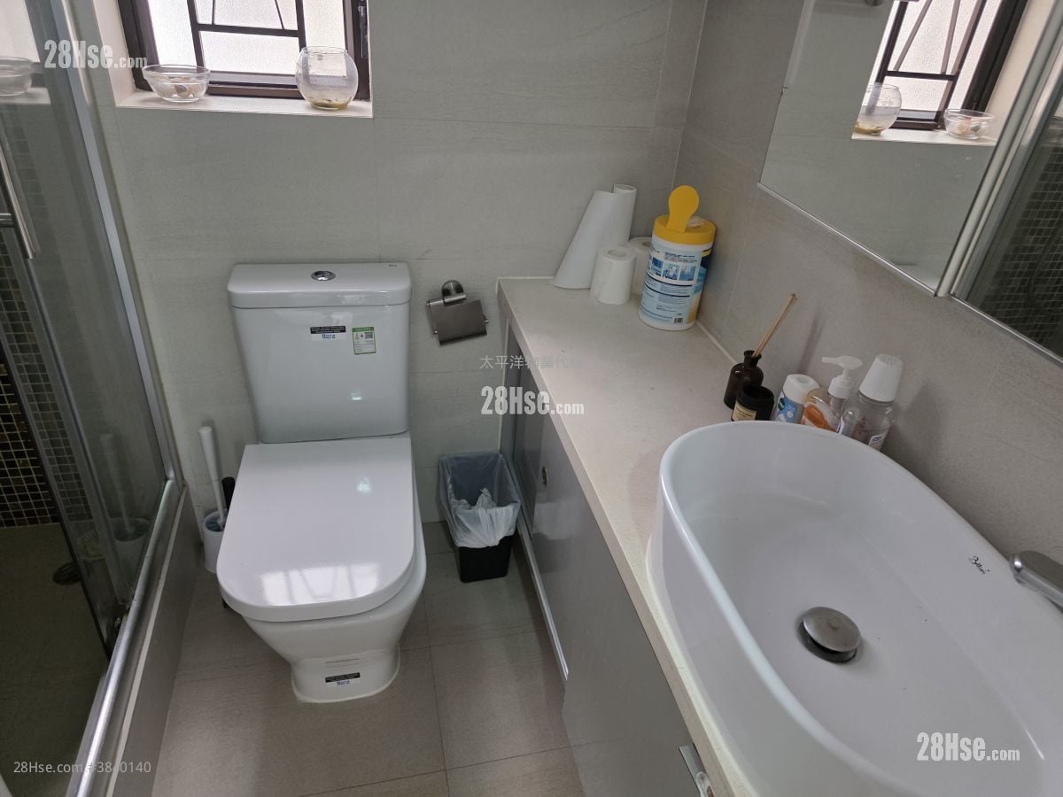 Hoi Ming Court Rental 2 Bedrooms , 1 Bathroom 483 ft²