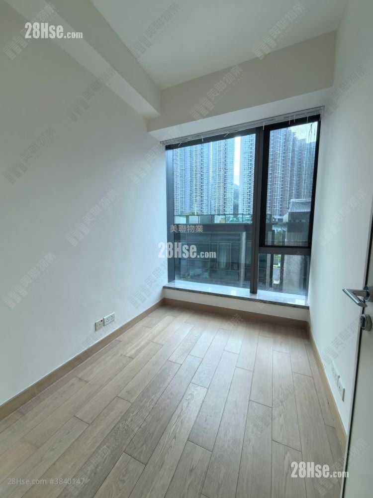 Capri Rental 3 Bedrooms , 2 Bathrooms 829 ft²