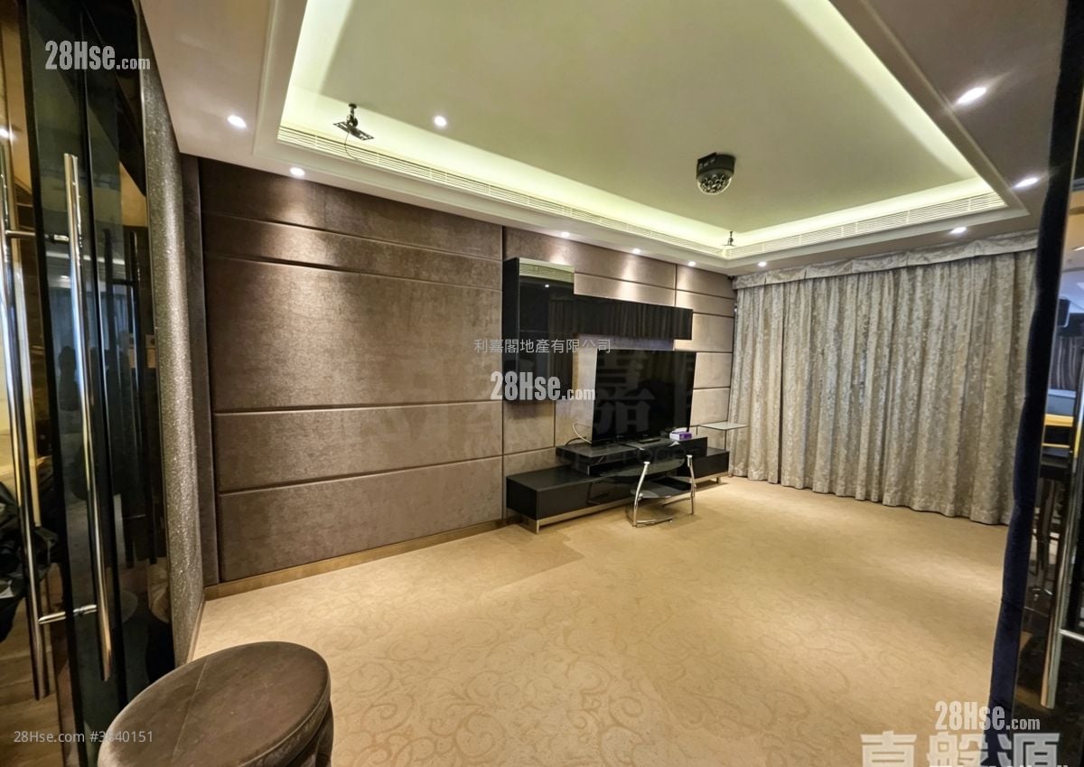 Silver Crest Sell 5+ Bedrooms 3,256 ft²