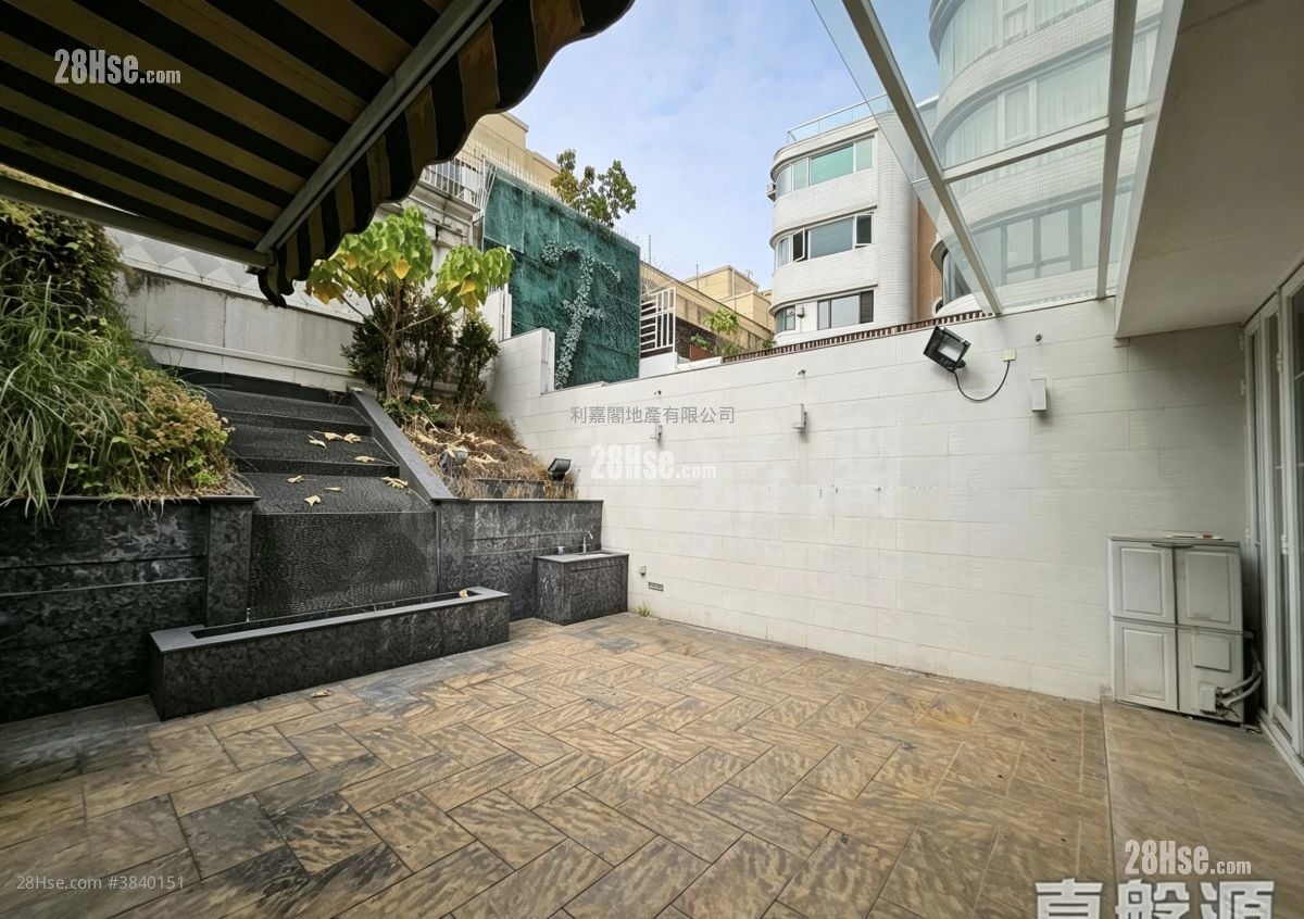 Silver Crest Sell 5+ Bedrooms 3,256 ft²