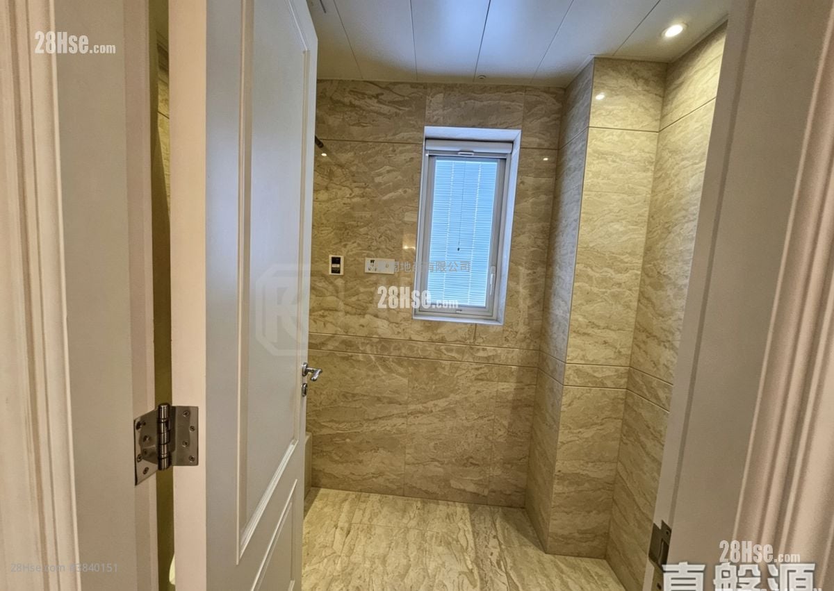 Silver Crest Sell 5+ Bedrooms 3,256 ft²