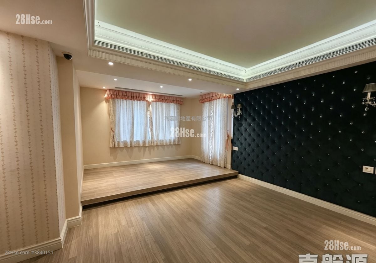 Silver Crest Sell 5+ Bedrooms 3,256 ft²