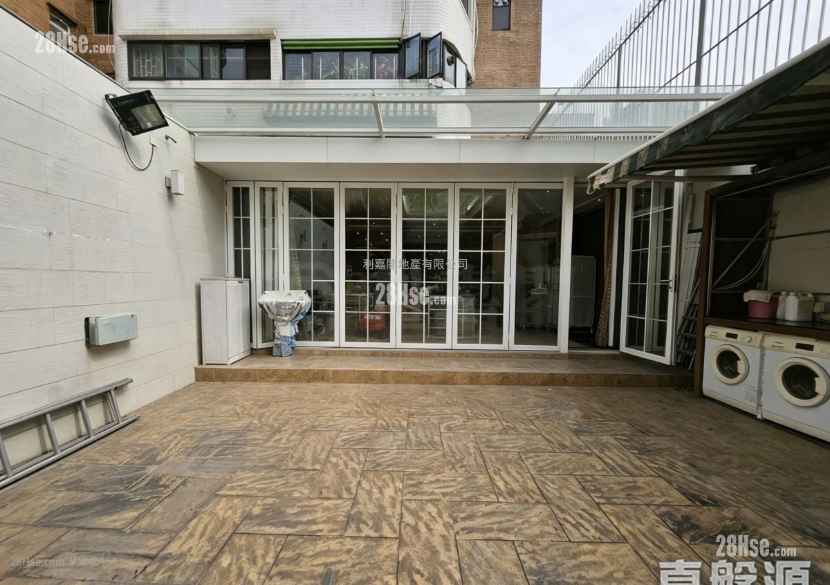 Silver Crest Sell 5+ Bedrooms 3,256 ft²