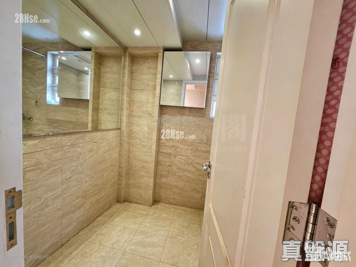 Silver Crest Sell 5+ Bedrooms 3,256 ft²
