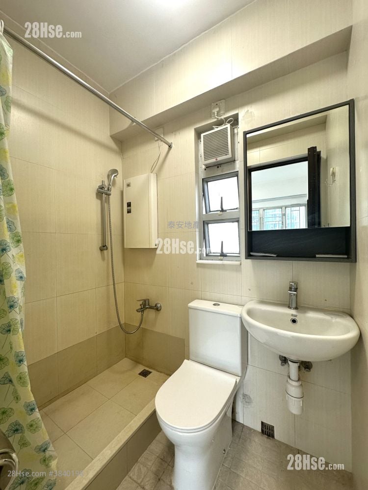Apartment Rental 2 Bedrooms , 1 Bathroom 244 ft²