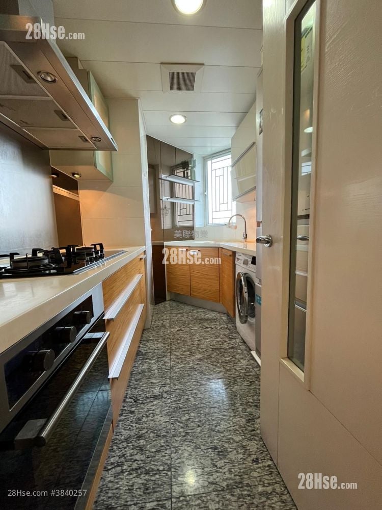 Festival City Rental 4 Bedrooms , 2 Bathrooms 959 ft²