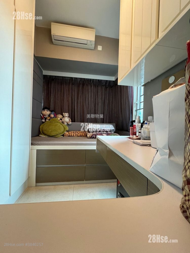 Festival City Rental 4 Bedrooms , 2 Bathrooms 959 ft²