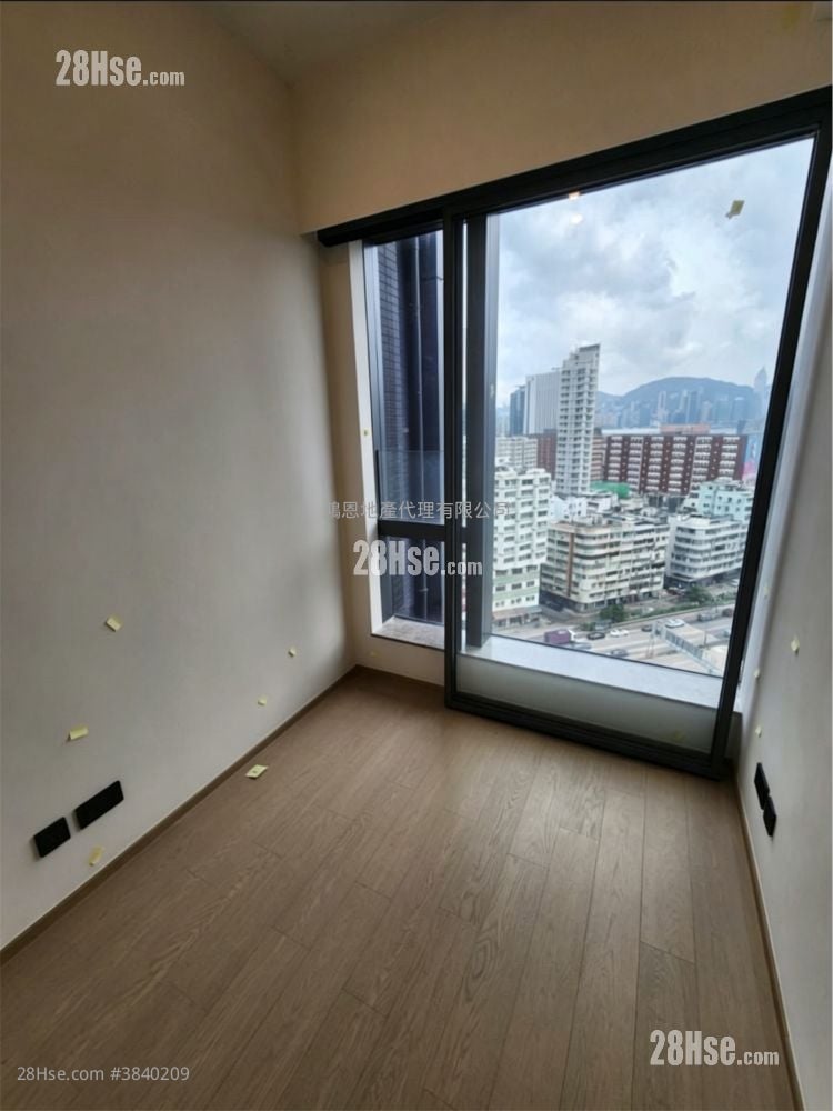 In One Rental 2 Bedrooms , 1 Bathroom 591 ft²