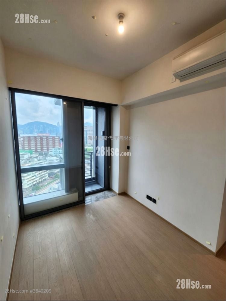In One Rental 2 Bedrooms , 1 Bathroom 591 ft²