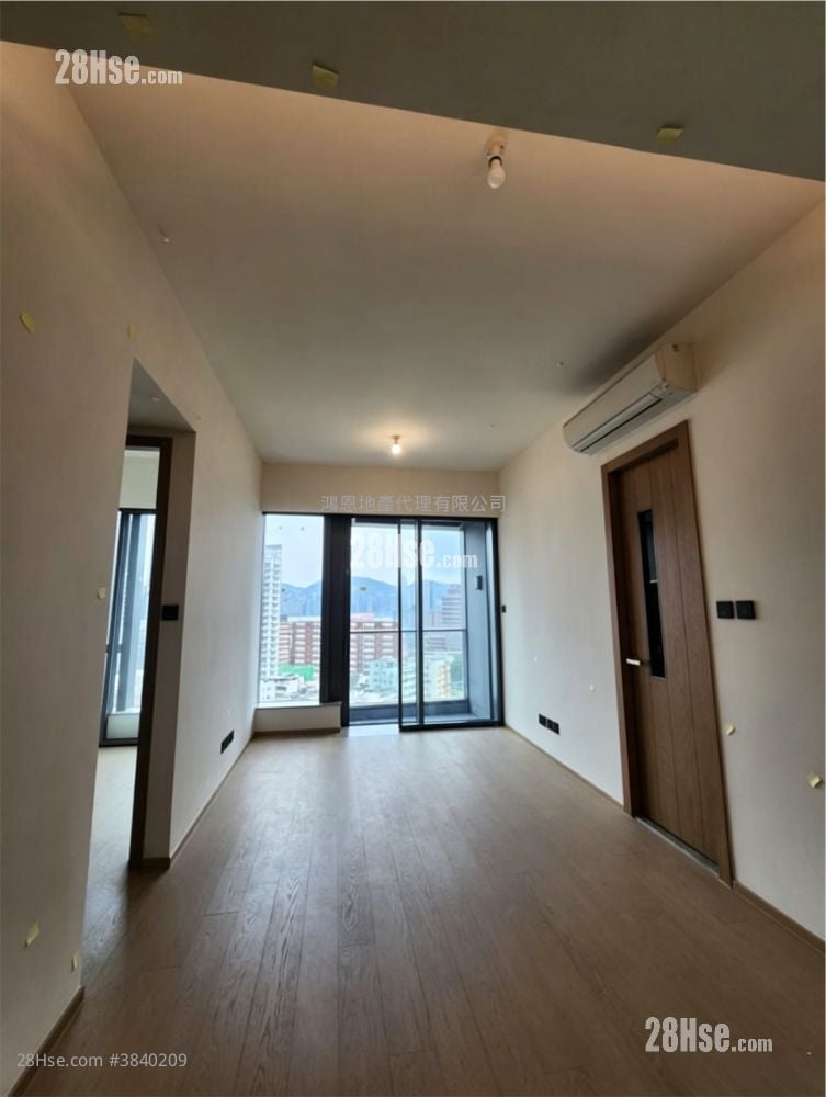 In One Rental 2 Bedrooms , 1 Bathroom 591 ft²