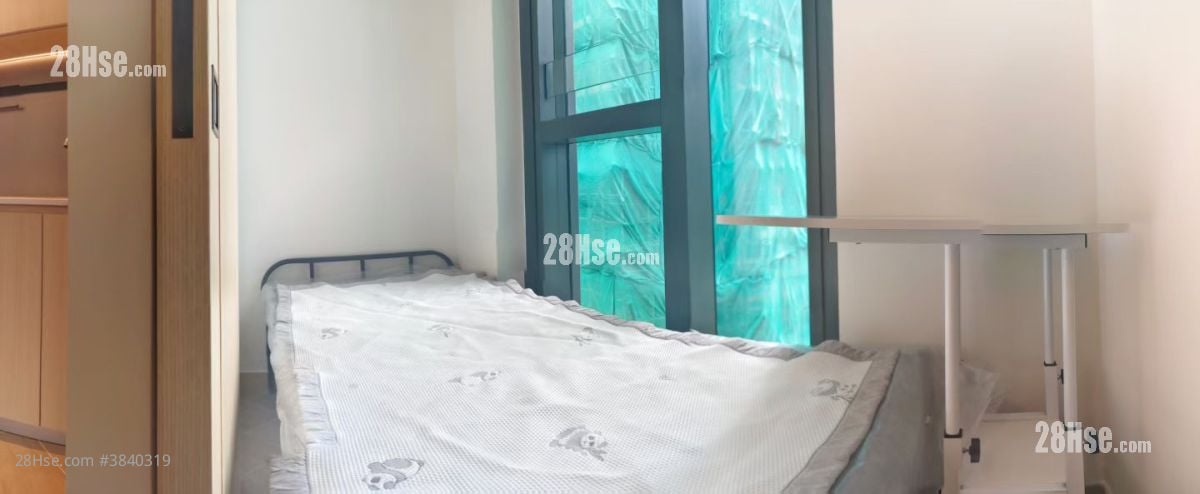 bedroom 2: 开门看小卧室