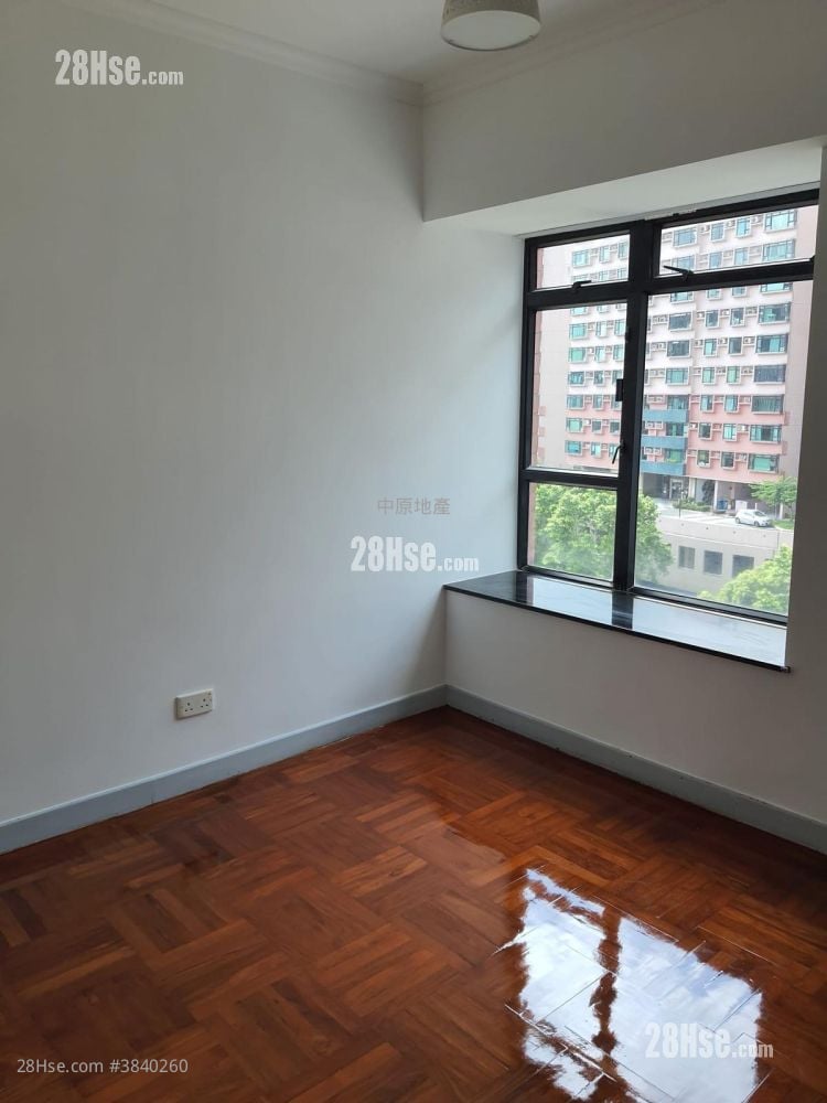 Pristine Villa Sell 3 Bedrooms , 2 Bathrooms 1,066 ft²