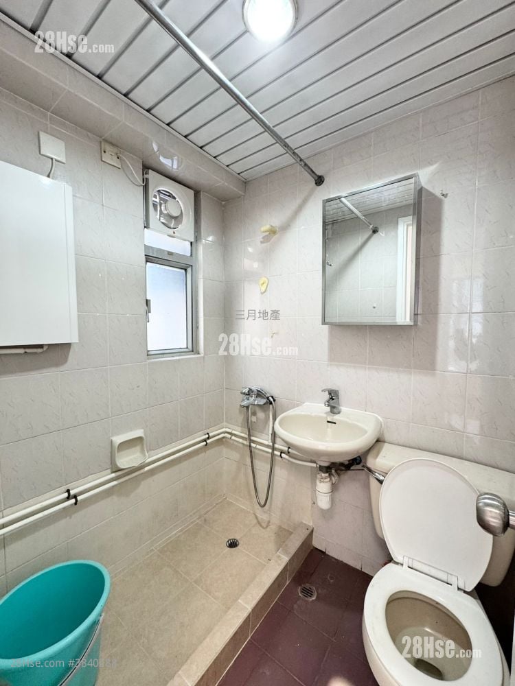 Tak Hay Building Rental 2 Bedrooms , 1 Bathroom 296 ft²