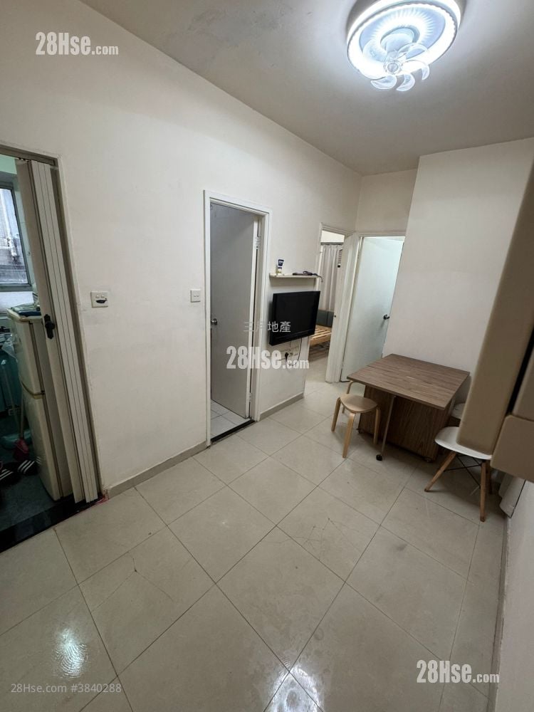 Tak Hay Building Rental 2 Bedrooms , 1 Bathroom 296 ft²