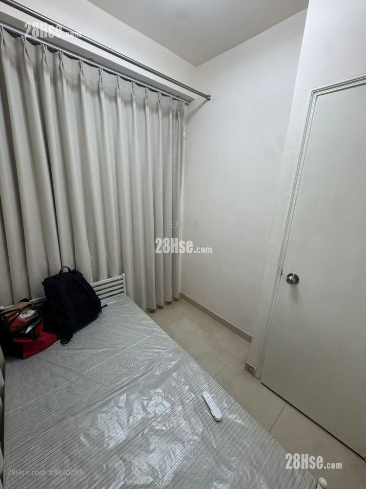 Tak Hay Building Rental 2 Bedrooms , 1 Bathroom 296 ft²