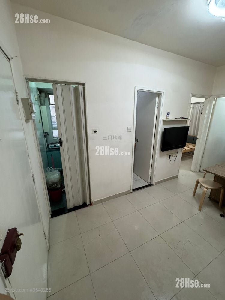 Tak Hay Building Rental 2 Bedrooms , 1 Bathroom 296 ft²