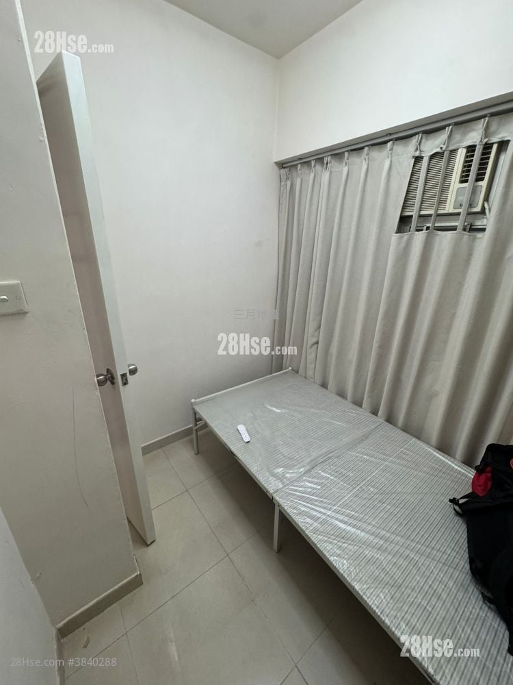 Tak Hay Building Rental 2 Bedrooms , 1 Bathroom 296 ft²