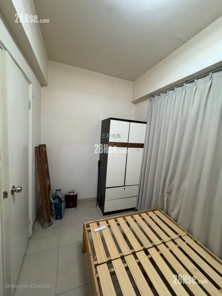 Tak Hay Building Rental 2 Bedrooms , 1 Bathroom 296 ft²