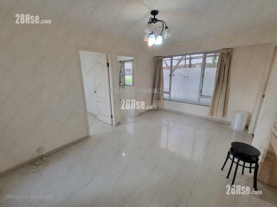 Ching Lai Court Sell 2 Bedrooms , 1 Bathroom 440 ft²