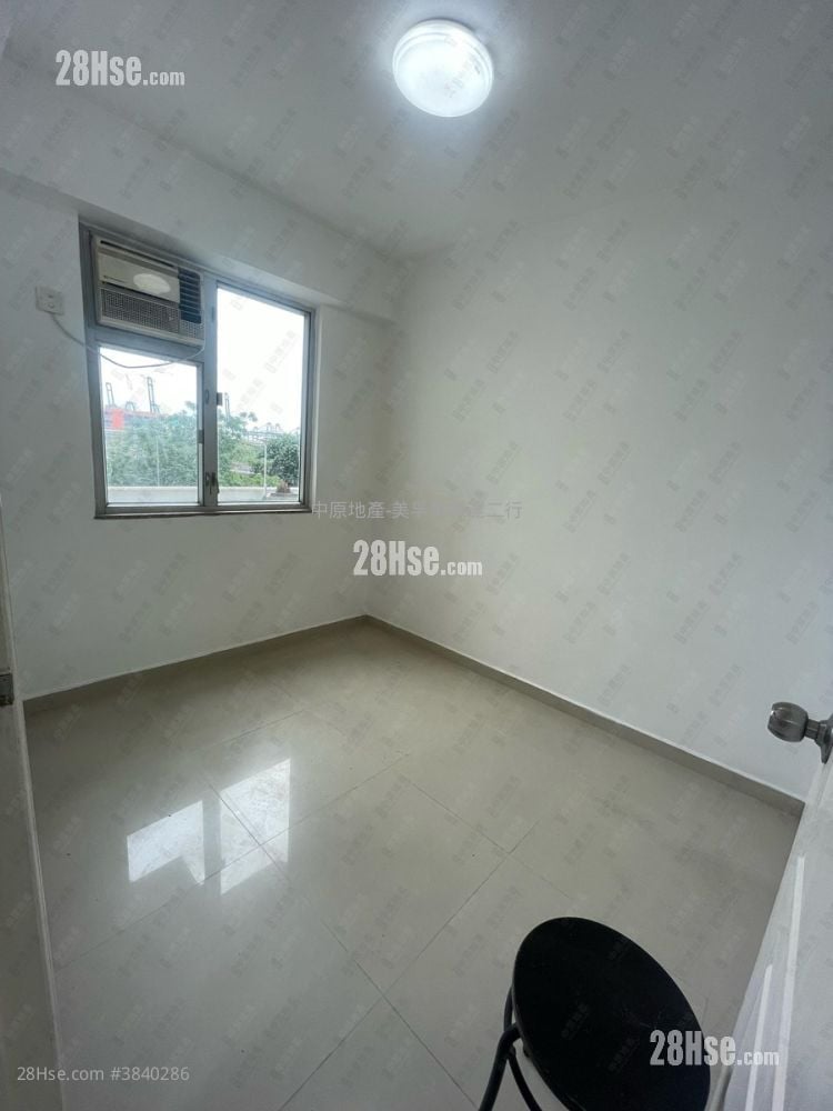 Ching Lai Court Sell 2 Bedrooms , 1 Bathroom 440 ft²