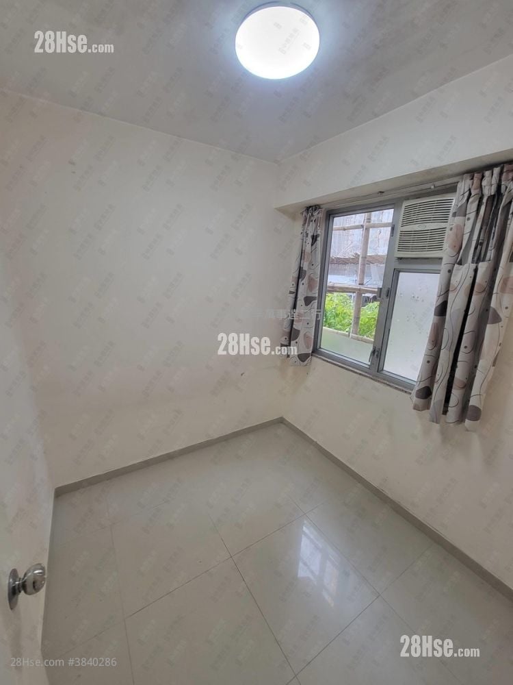 Ching Lai Court Sell 2 Bedrooms , 1 Bathroom 440 ft²