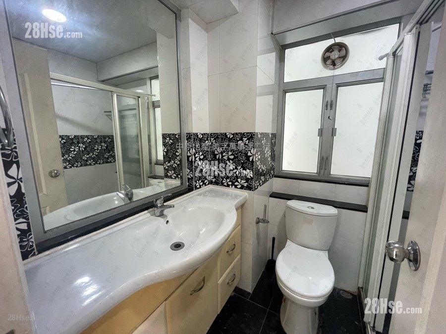 Ching Lai Court Sell 2 Bedrooms , 1 Bathroom 440 ft²