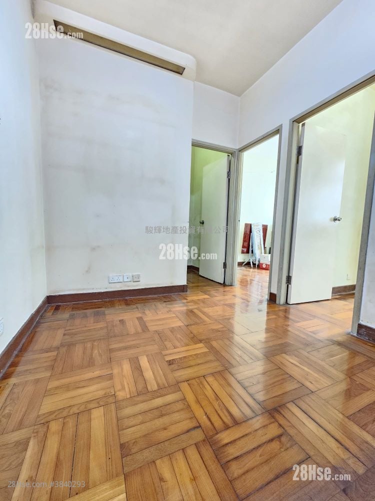 Ka Wui Building Sell 3 Bedrooms , 1 Bathroom 417 ft²