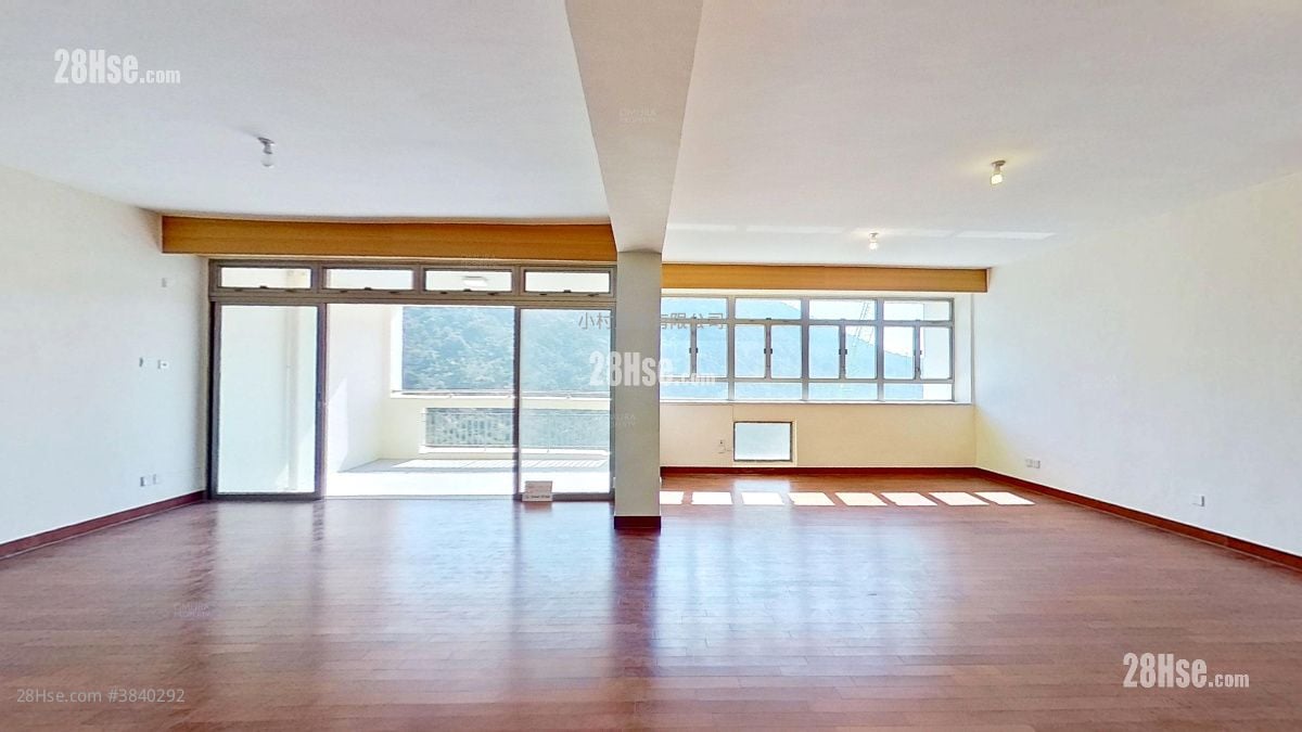 living room: 111 Mount Butler Road Rental 3 Bedrooms , 2 Bathrooms 2,287 ft²