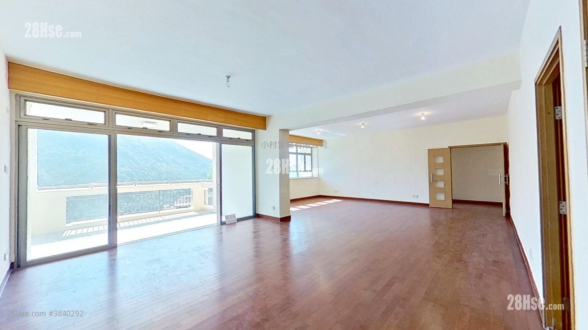 living room: 111 Mount Butler Road Rental 3 Bedrooms , 2 Bathrooms 2,287 ft²