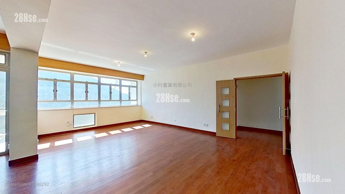 living room: 111 Mount Butler Road Rental 3 Bedrooms , 2 Bathrooms 2,287 ft²