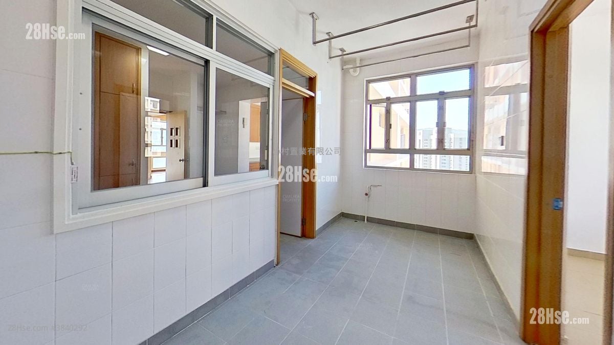 servant’s room: 111 Mount Butler Road Rental 3 Bedrooms , 2 Bathrooms 2,287 ft²