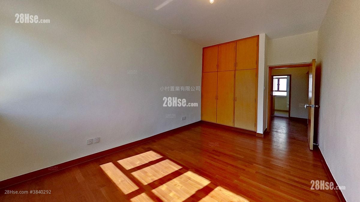 bedroom 3: 111 Mount Butler Road Rental 3 Bedrooms , 2 Bathrooms 2,287 ft²
