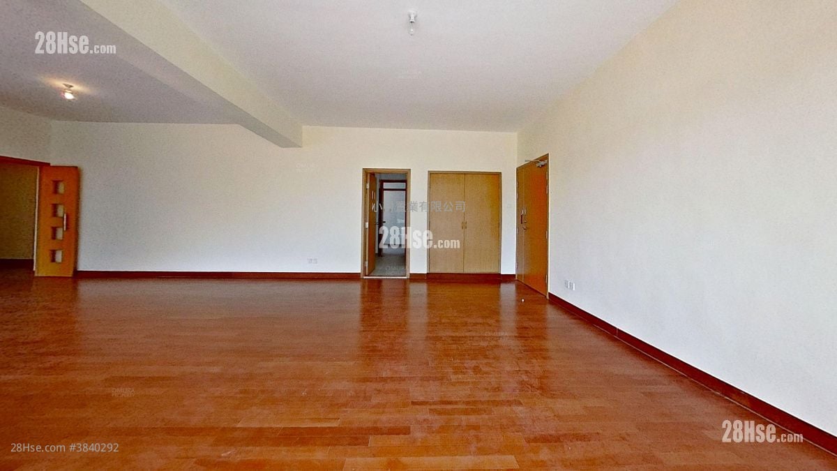 living room: 111 Mount Butler Road Rental 3 Bedrooms , 2 Bathrooms 2,287 ft²