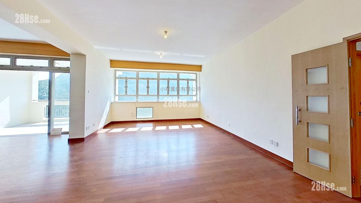 living room: 111 Mount Butler Road Rental 3 Bedrooms , 2 Bathrooms 2,287 ft²